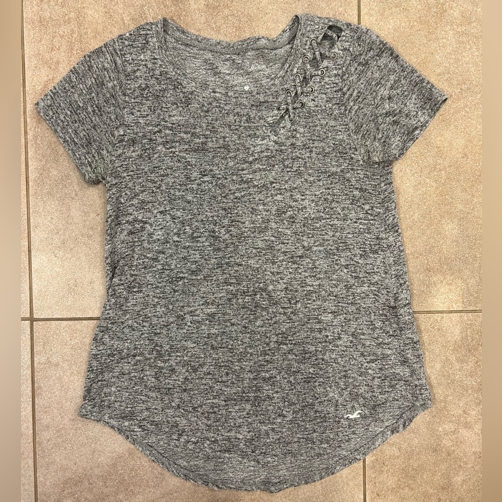Hollister Grey Short Sleeve With Cinched Shoulder Size XS